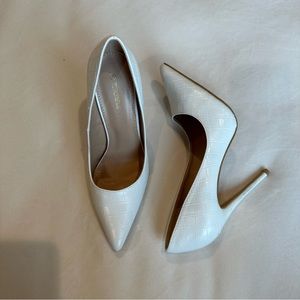 PrettyLittleThing White Pointed Toe Pumps